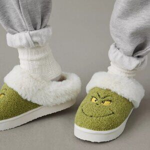 American Eagle AE Grinch Scuff Hard Bottom Slip On Slippers Women Size 7 NWT